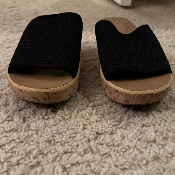 Rockport platform slides. Cork material- black cloth upper. Lightweight SZ 7.5♥️ - Picture 8 of 8